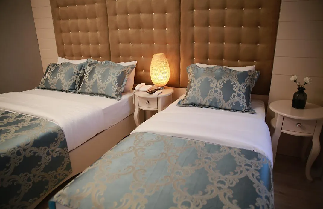 Pelican House Hotel-1