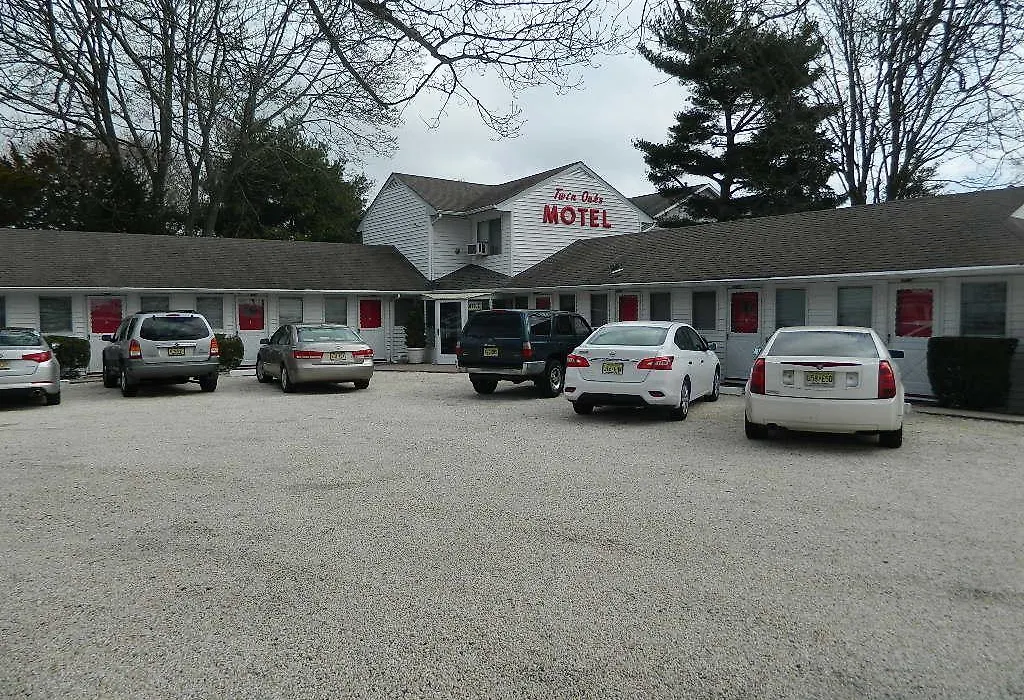 Twin Oaks Motel-1
