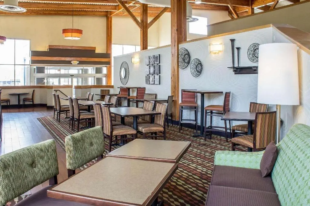 Lifestyle Inn Cedar Falls-1