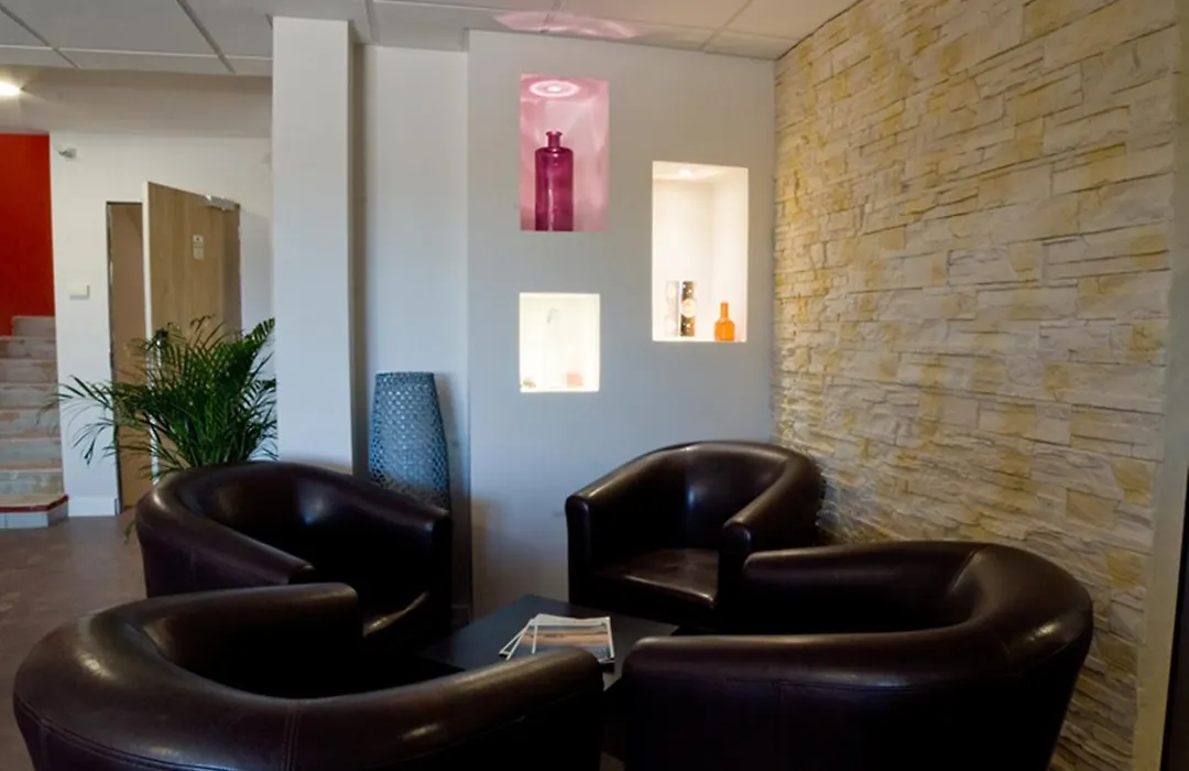 Logis Hotel Restaurant De La Madeleine-1
