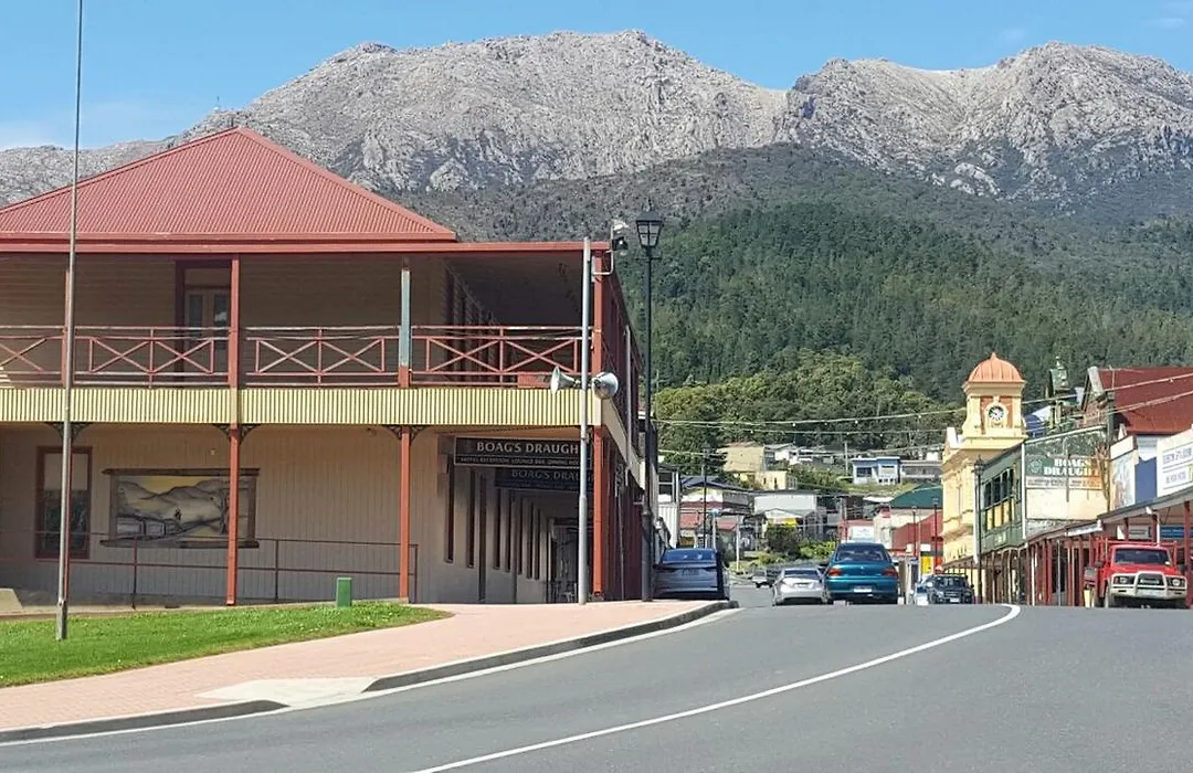 Mt Lyell Motor Inn-1