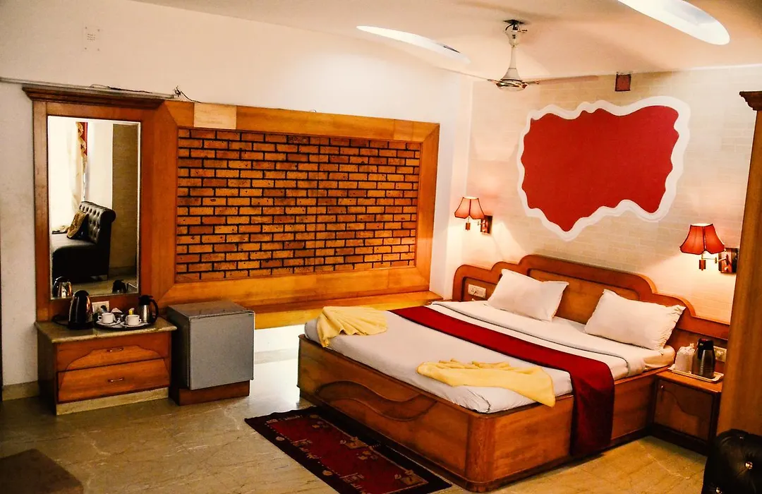 Hotel Aryan-1