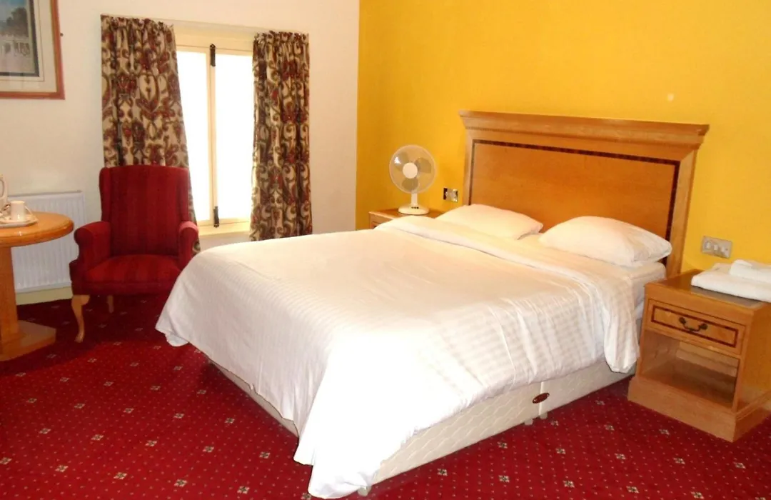 Three Queens Hotel-1