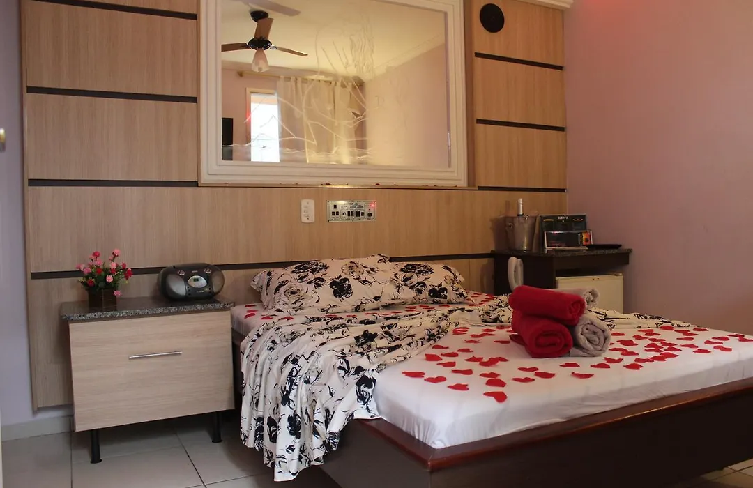 Motel Paradise (Adults Only)-1