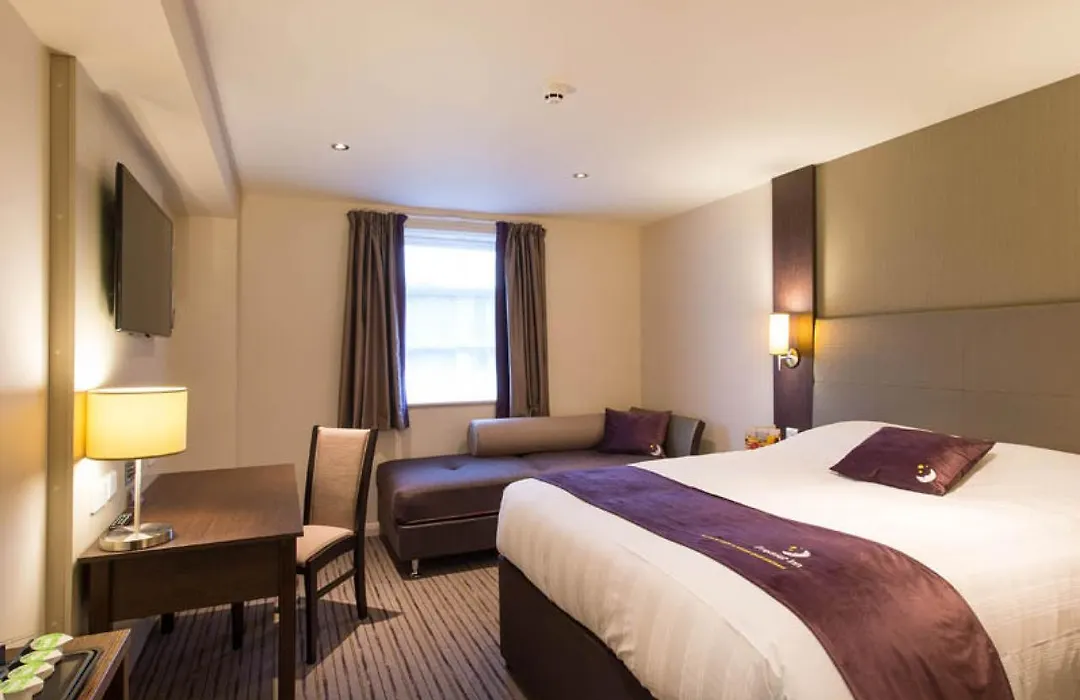 Premier Inn Heathrow Airport Terminal 4-1