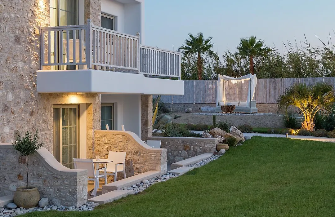 White Pearls-Adults Only Luxury Suites-1