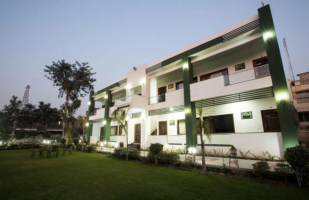 Hotel Whistling Greens-1