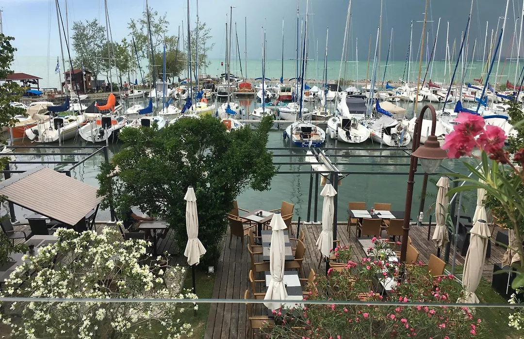 Calypso Lakeside Rooms & Lux Apartments-1
