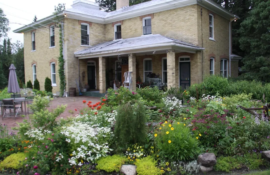 Auberge Taylor Manor-1