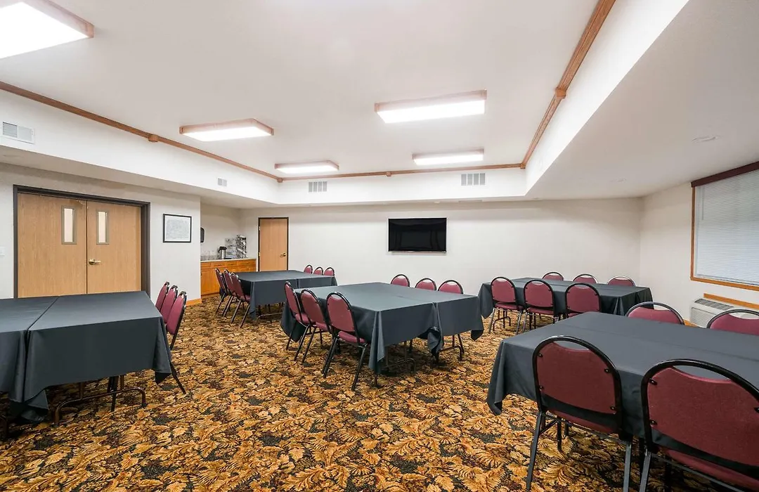 Travelodge & Suites By Wyndham Fargo/Moorhead-1