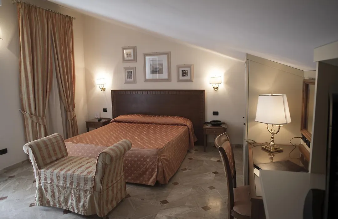 Hotel La Colonnina-1