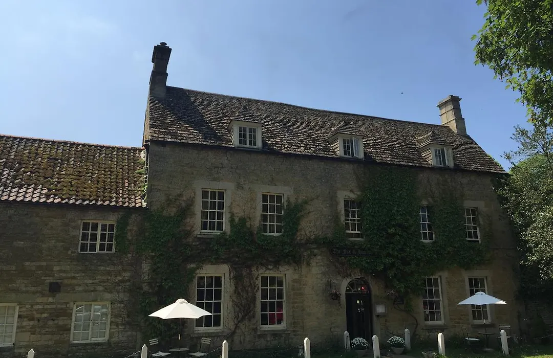 The Fox And Hounds-1