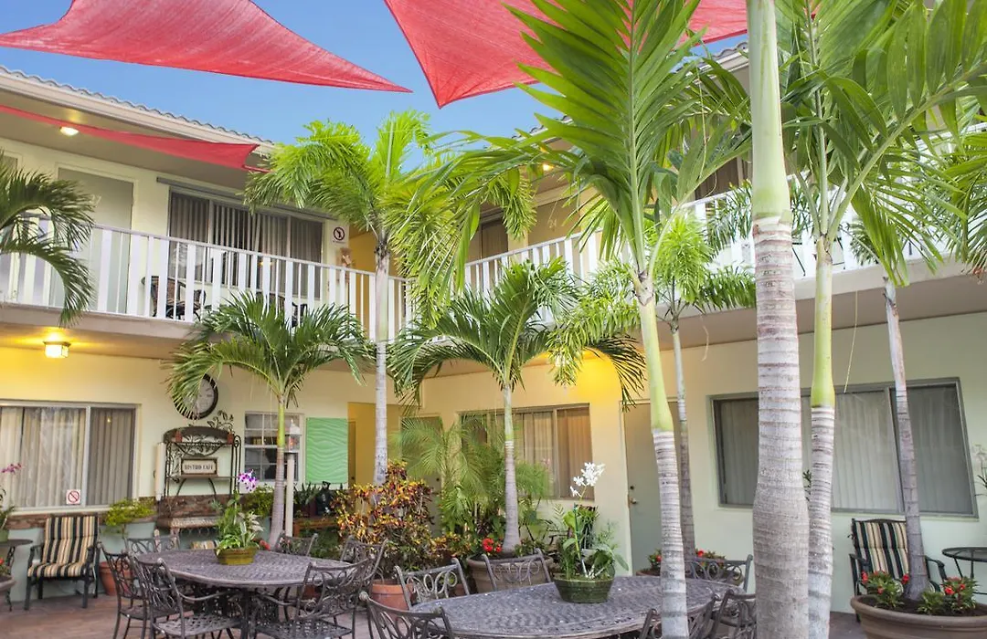 The Big Coconut Guesthouse - Gay Men'S Resort-1