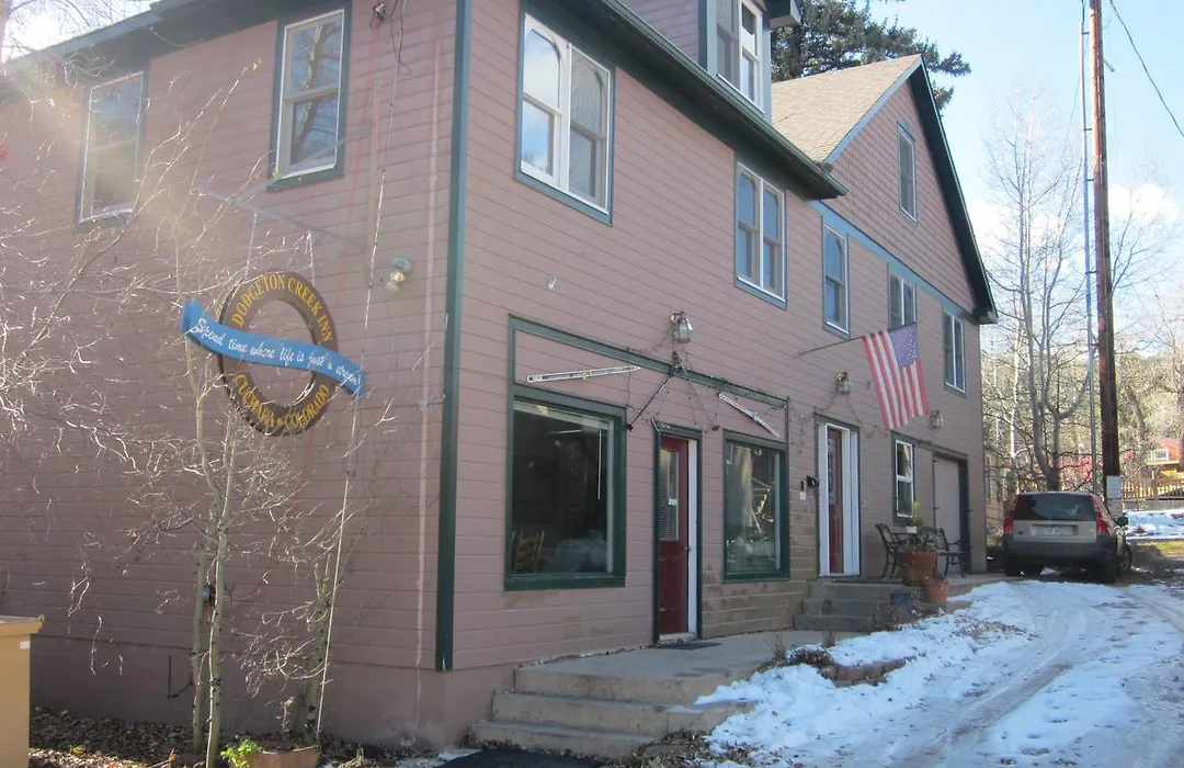 Dodgeton Creek Inn-1
