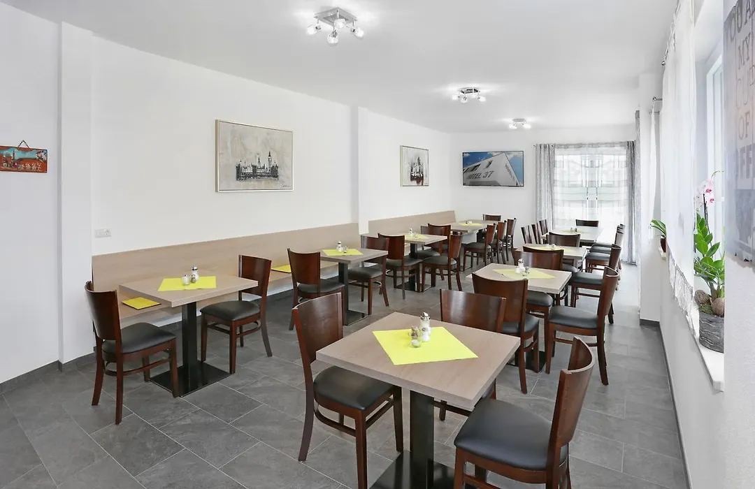 Hotel 37-1