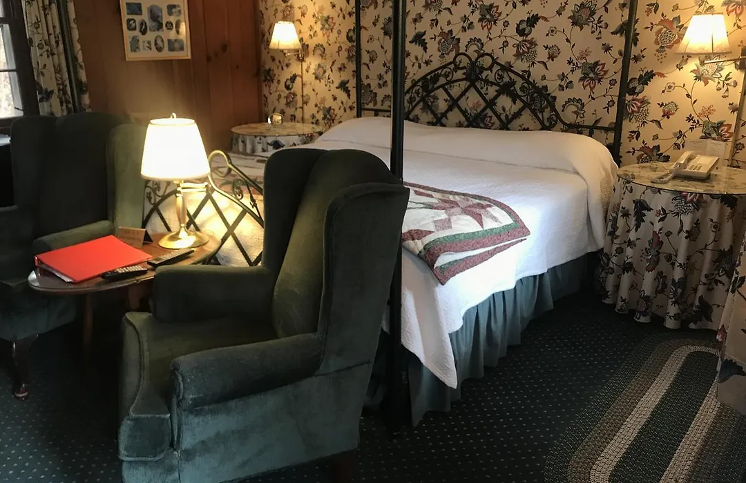 The 1896 House Country Inn - Brookside & Pondside-1