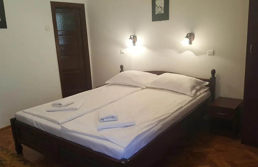 Pensiunea Podul Minciunilor-1