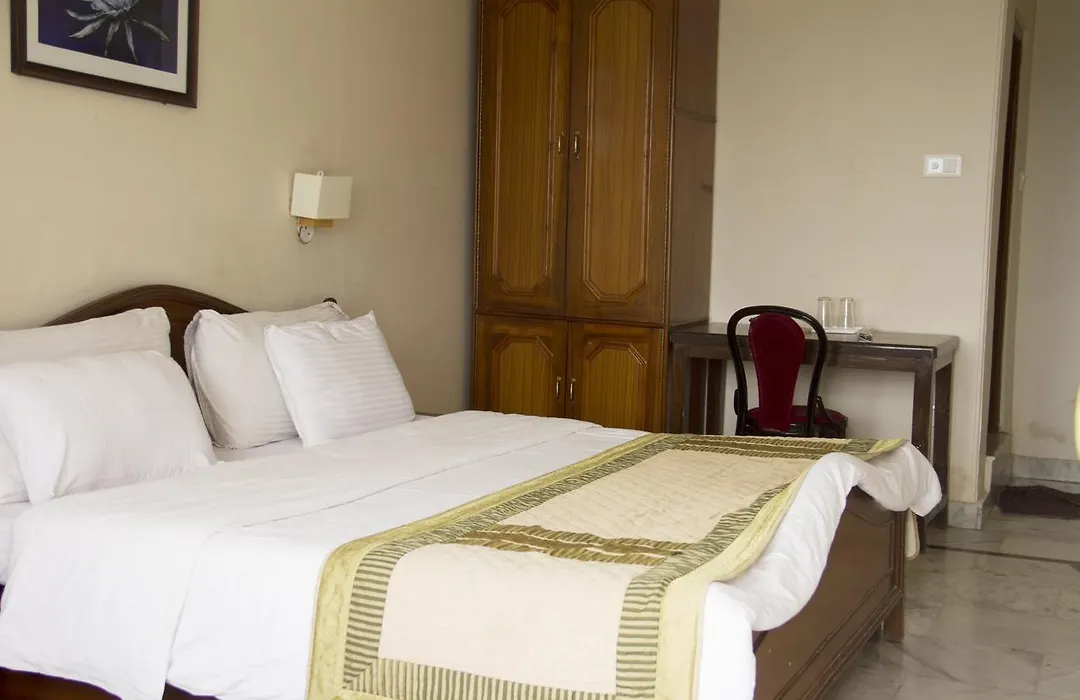 Green Hotel-1