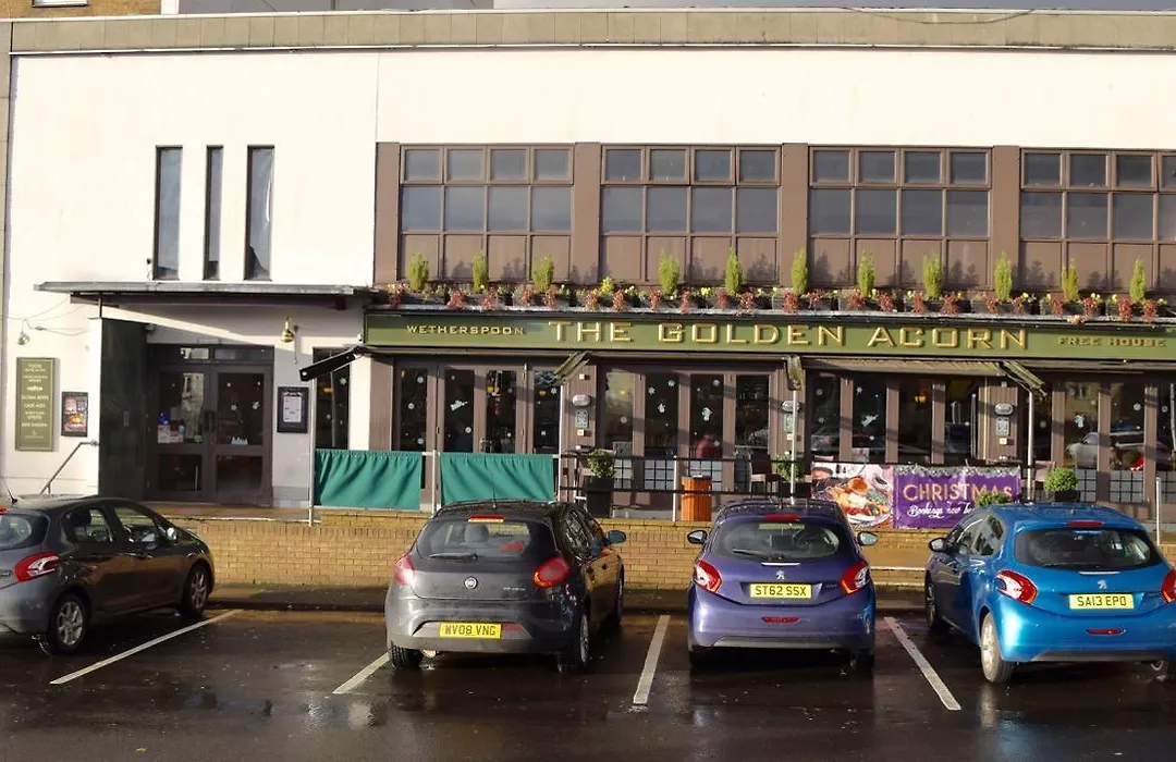 The Golden Acorn Wetherspoon-1