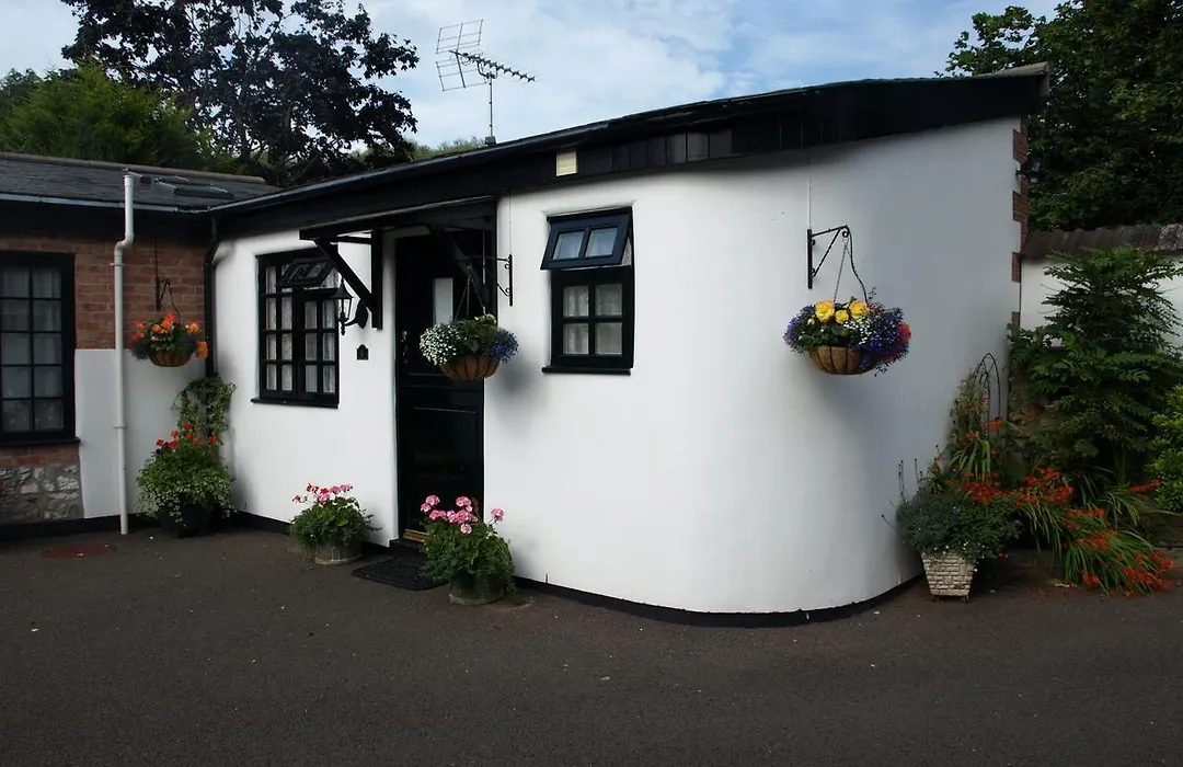 The Barn And Pinn Cottage-1