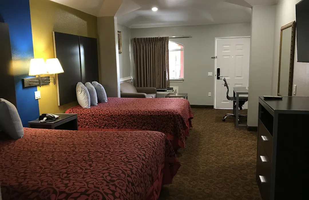 Camelot Inn And Suites-1