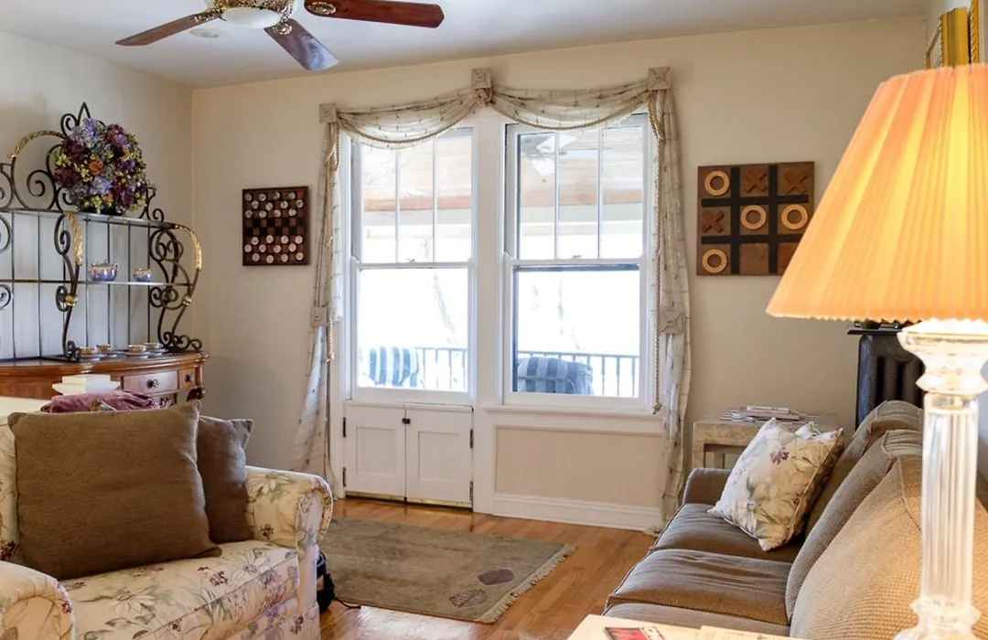 Gaslight Bed & Breakfast-1