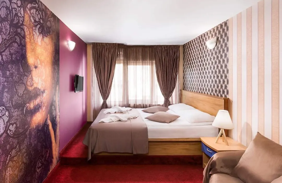 Hotel Central Point-1