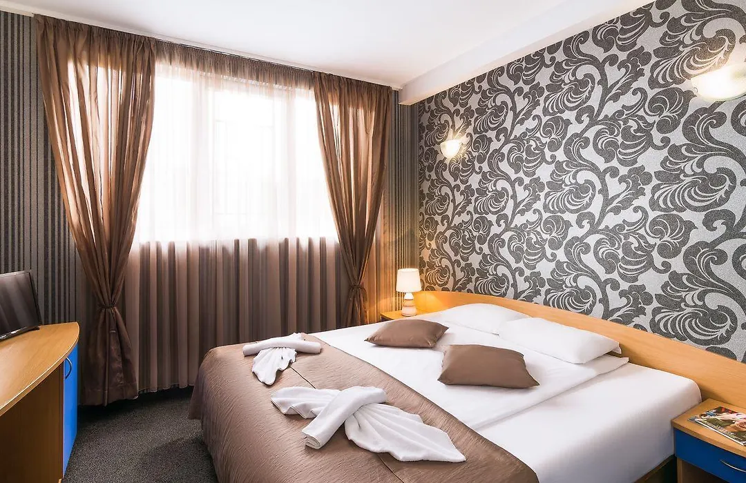 Hotel Central Point-1