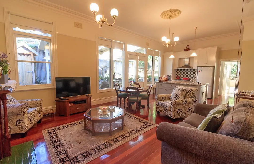 The Oaks Lilydale Accommodation-1