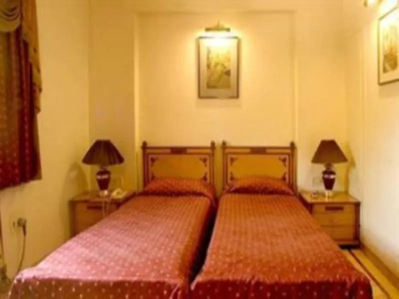 Benzy Palace-1