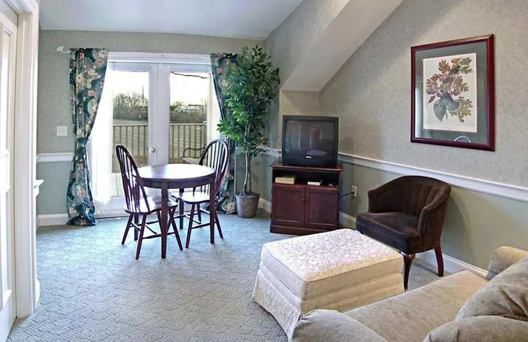 Bird-In-Hand Village Inn & Suites-1