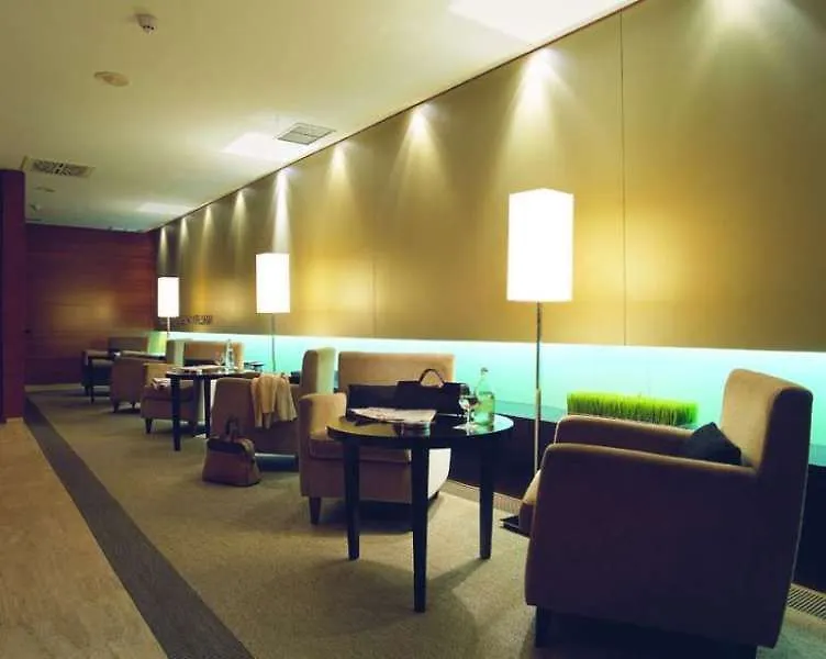 Ac Hotel Ciudad De Pamplona-1