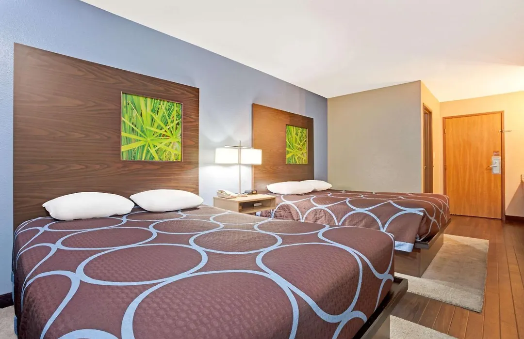 Super 8 By Wyndham Louisville Airport-1