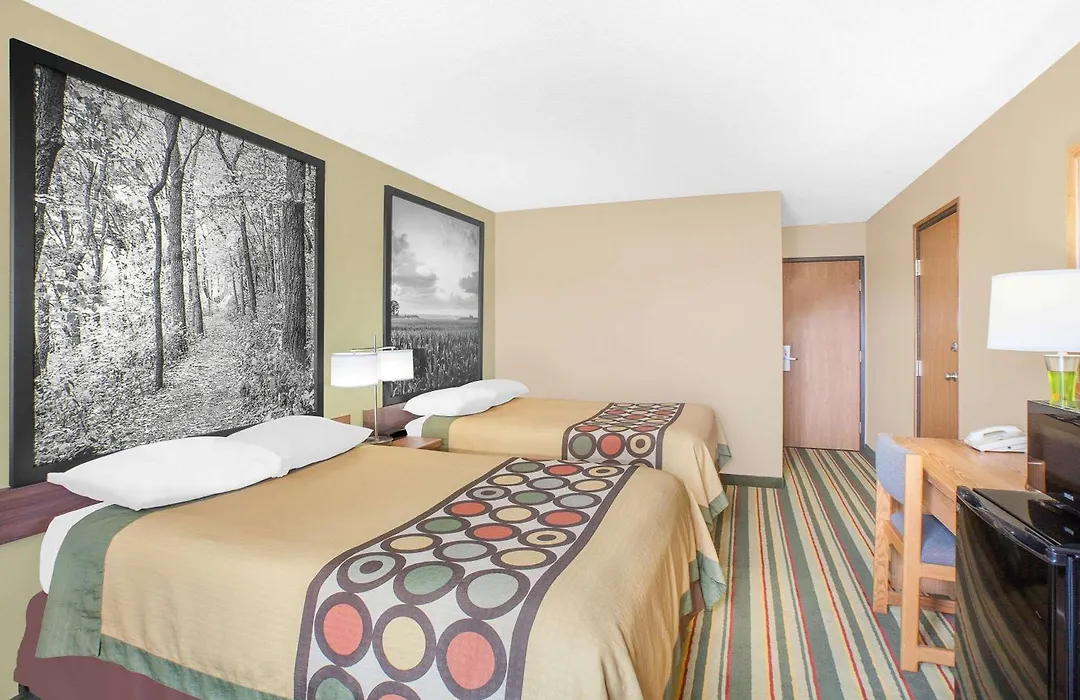 Super 8 By Wyndham Mt Pleasant-1