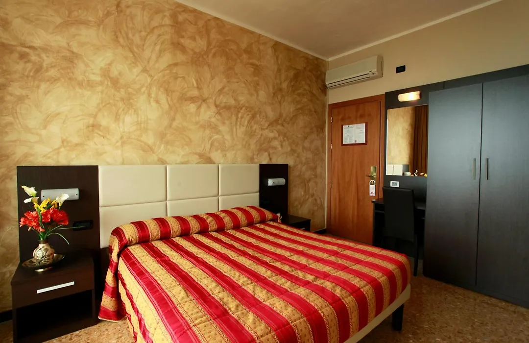 Piccolo Hotel-1