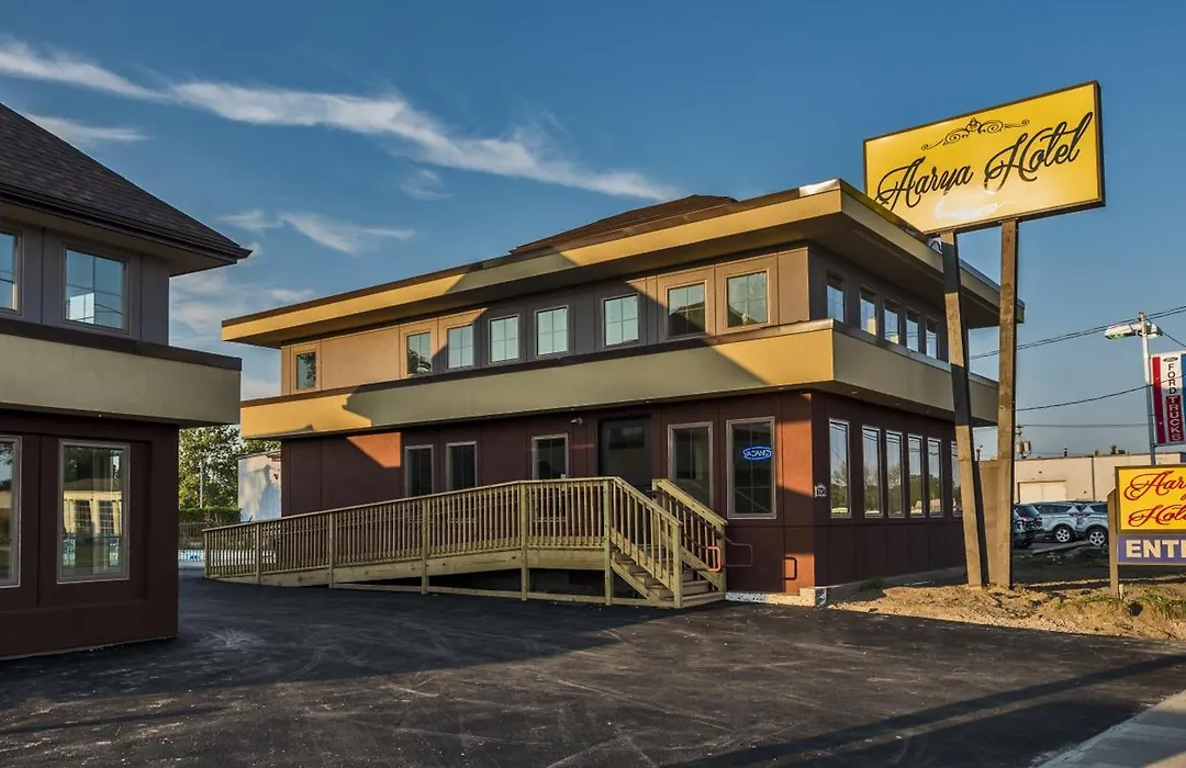 Aarya Hotel By Niagara Fashion Outlets-1