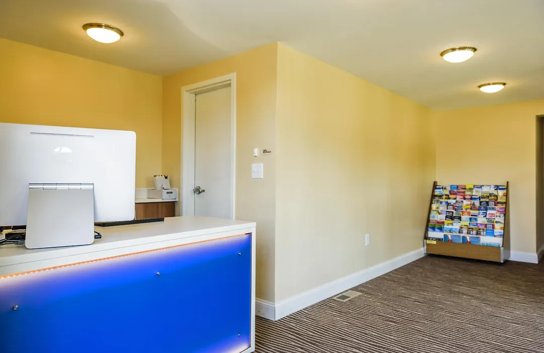 Aarya Hotel By Niagara Fashion Outlets-1