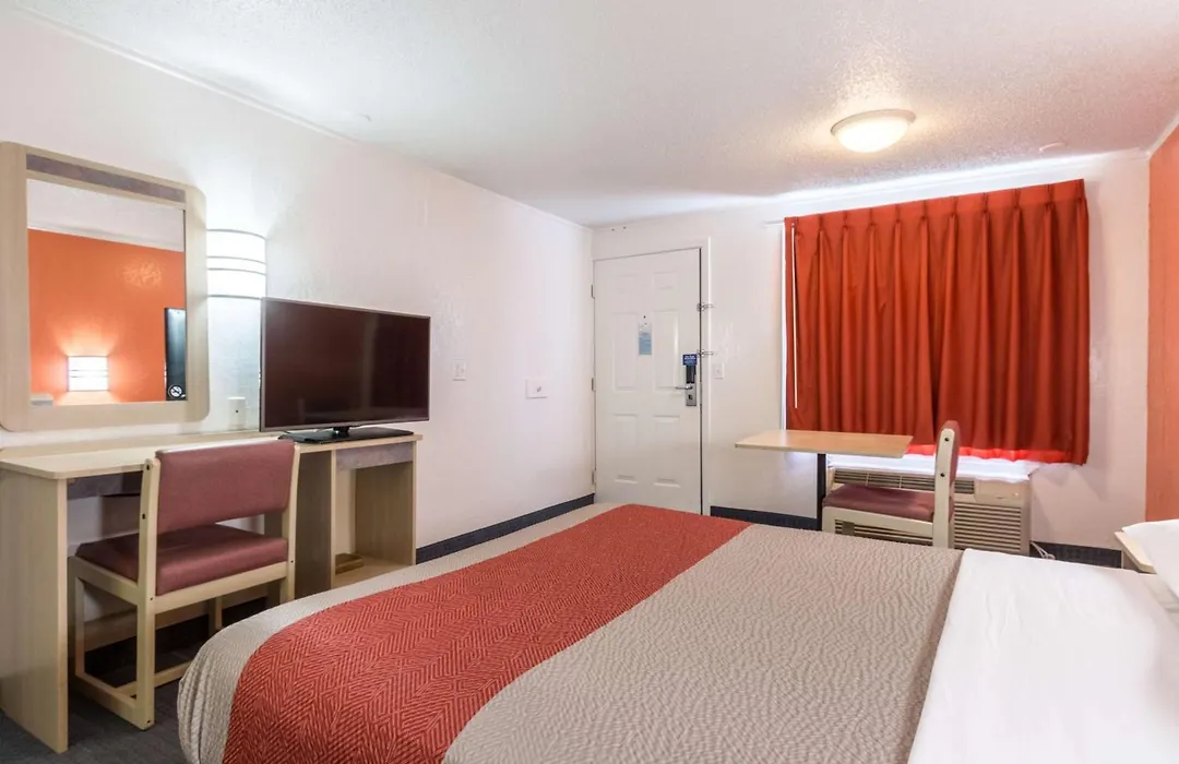 Travelodge By Wyndham Lansing-1