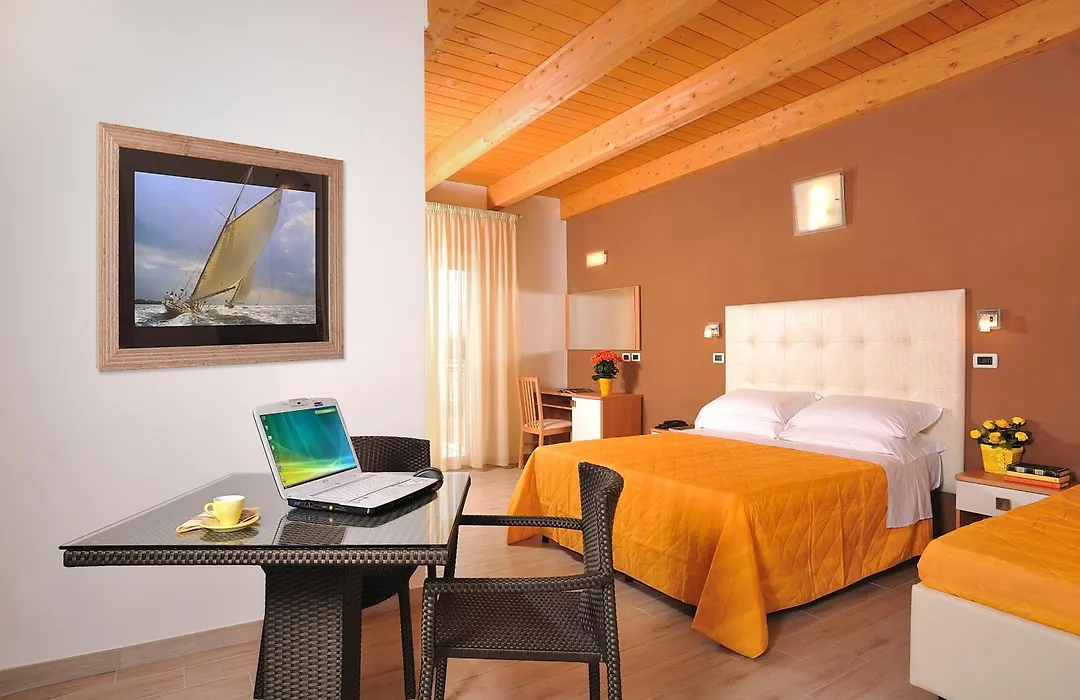 Hotel Favorita Easy Stay-1