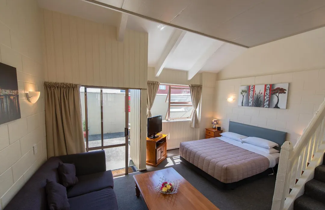 Howick Motor Lodge-1