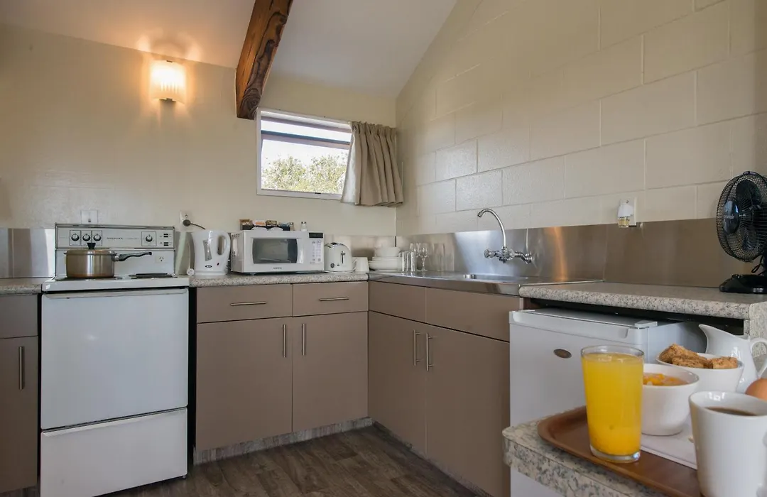 Howick Motor Lodge-1