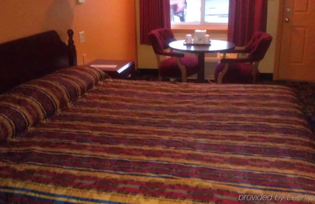 Rumford Motor Inn-1