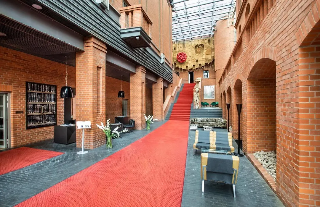 Hotel Blow Up Hall 5050-1