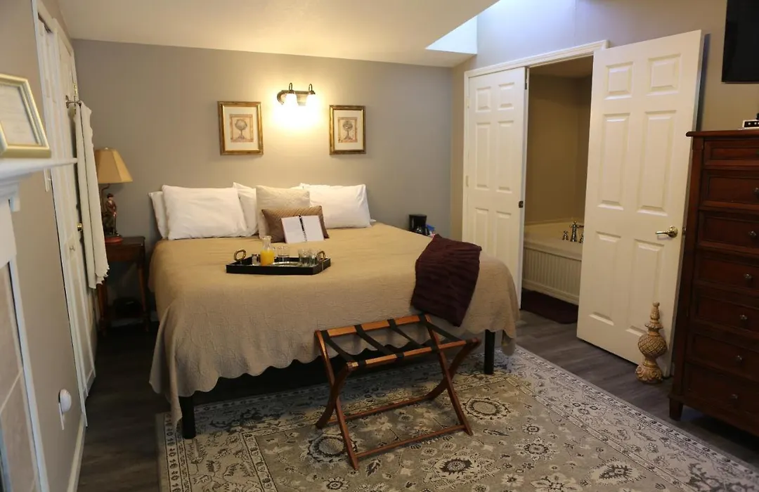 Martha'S Vineyard B & B-1