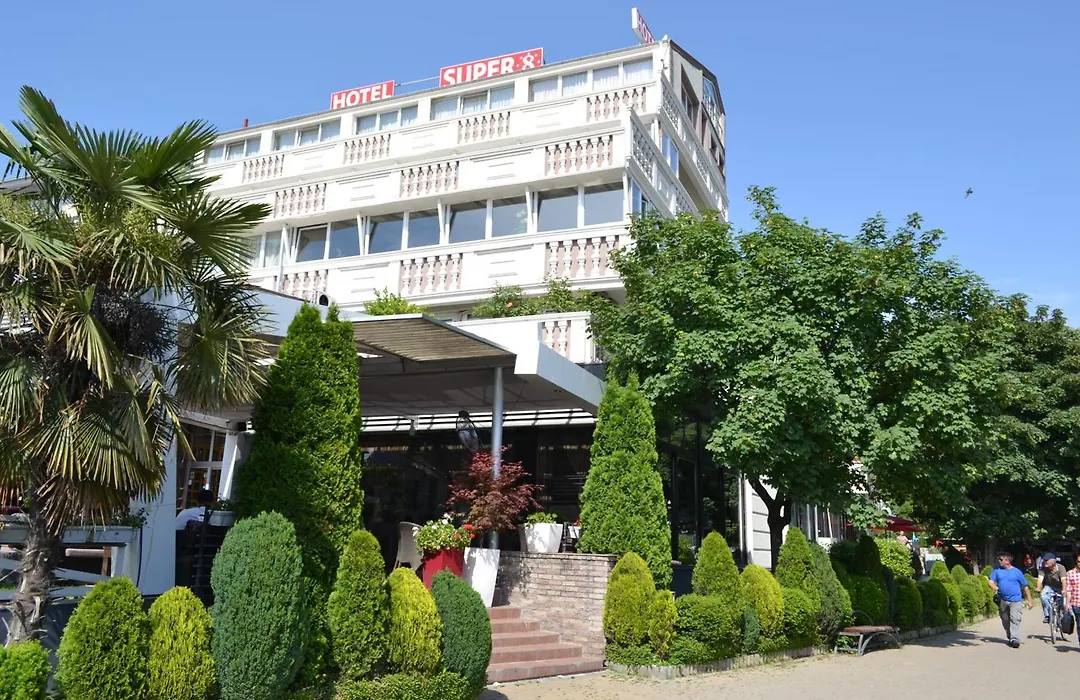 Hotel Super 8-1