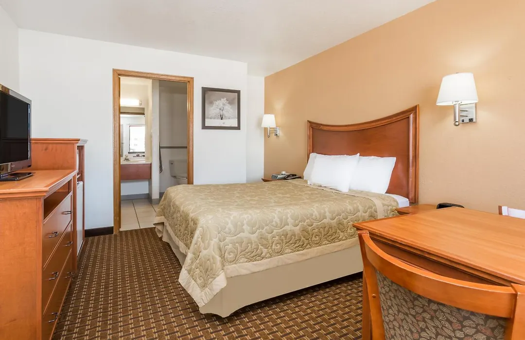 Super 8 By Wyndham Goodland-1