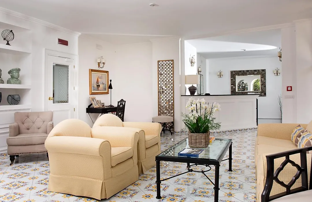 Hotel Canasta-1