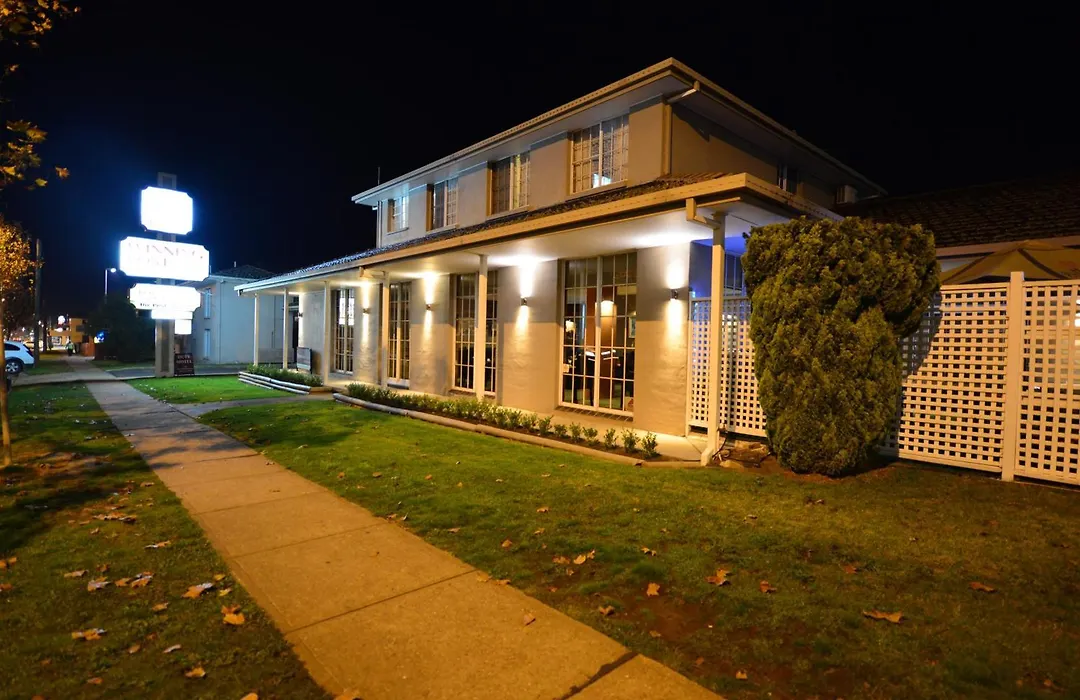 Winning Post Motor Inn-1