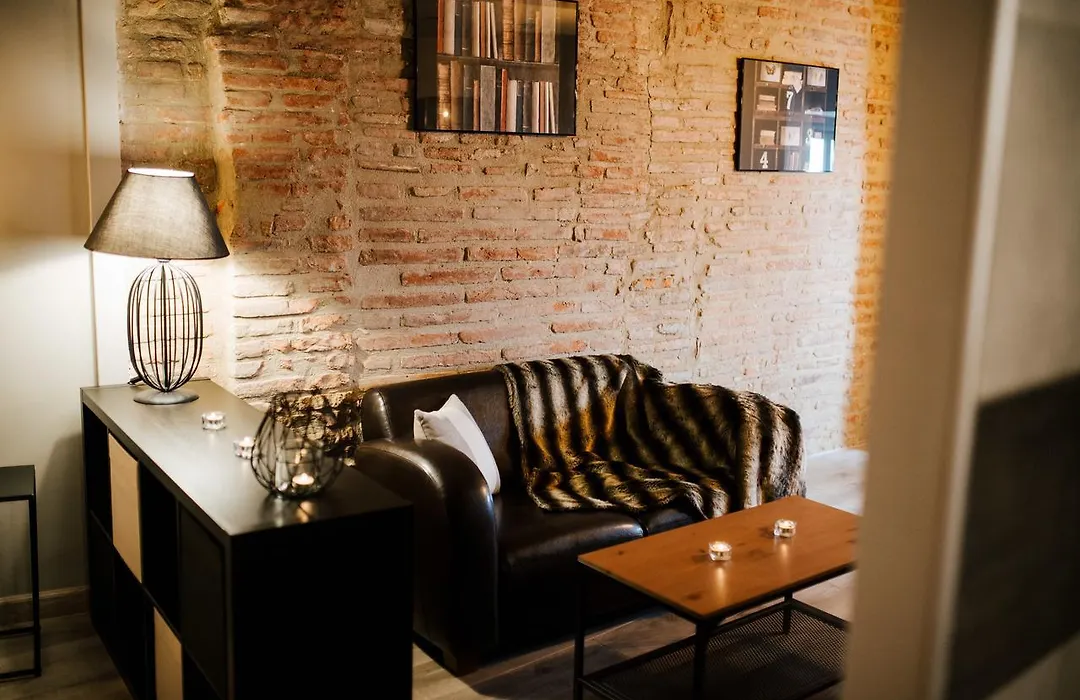 La Suite Romantique avec Jacuzzi au Cœur de Perpignan-1