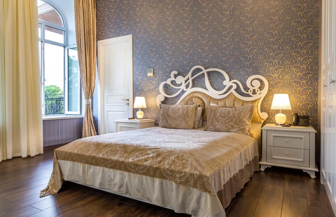 Premier Old Gates Hotel-1